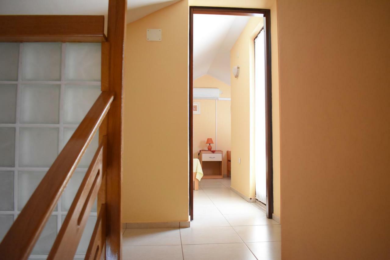 Apartments Srkoc Pinezići エクステリア 写真